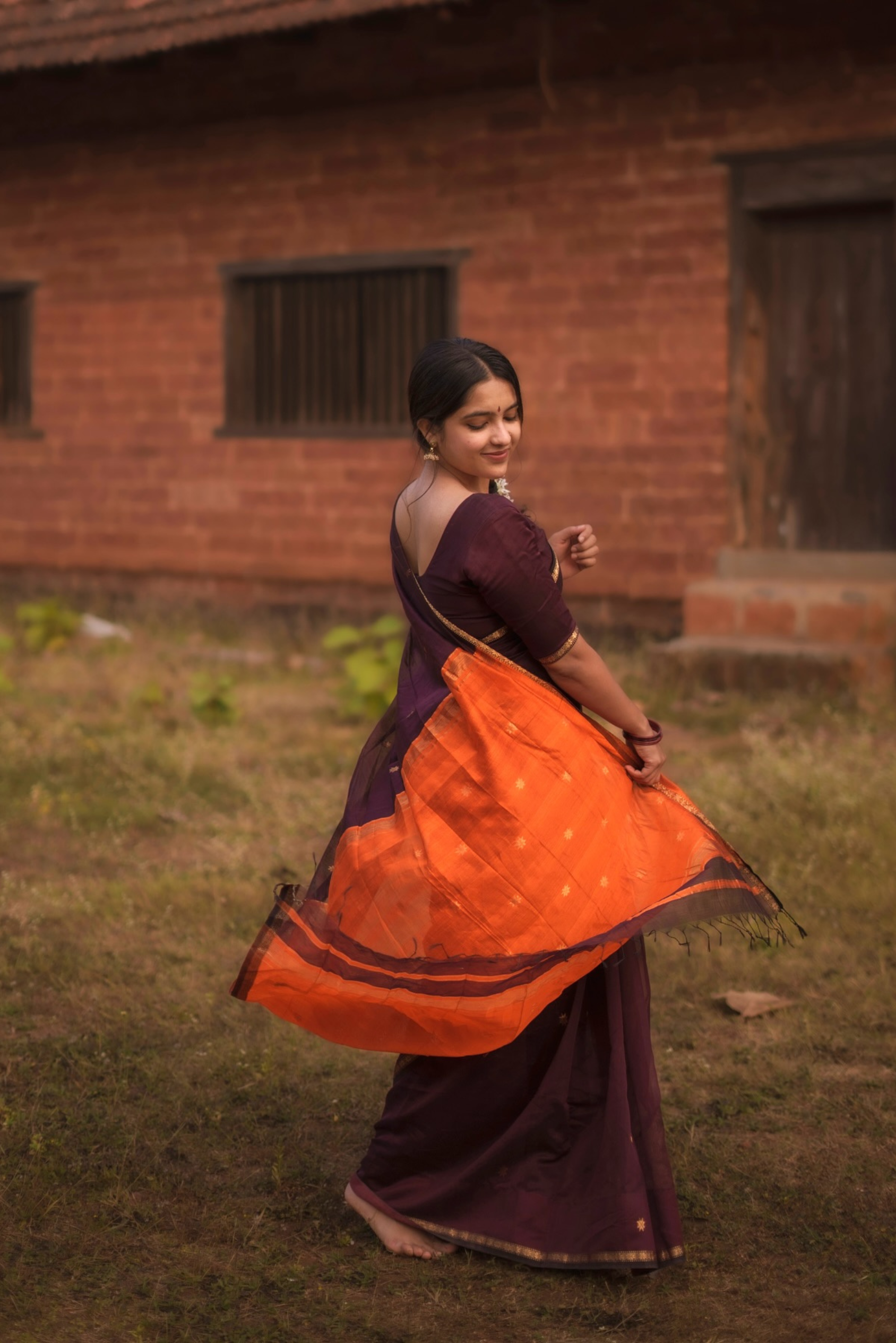 Deep Brown Maheshwari Cotton Silk Saree - Image 2
